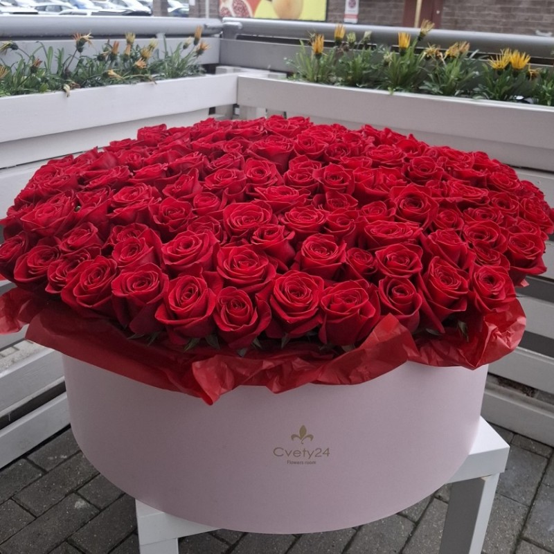 Композиция в шляпной коробке "Грация"